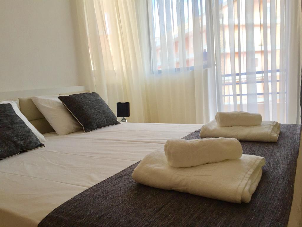 Sea And Sky Apartments Sarandë Exterior foto